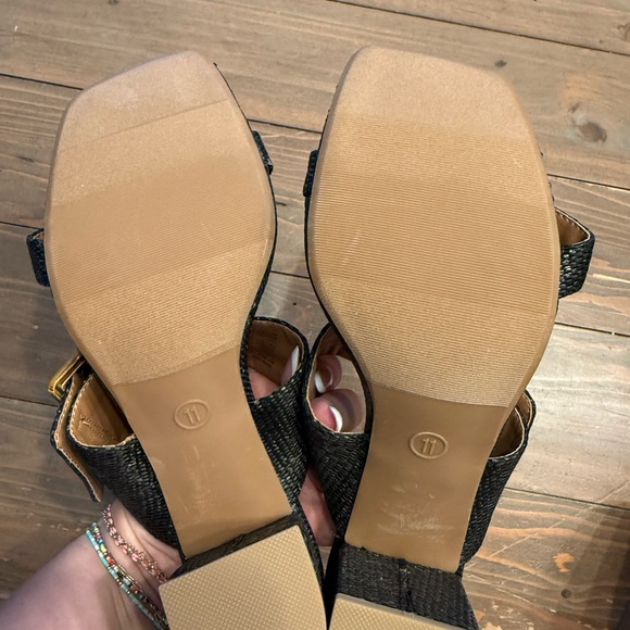 Universal Thread Black Woven Sandals with Gold Buckle - Picture 2 of 4